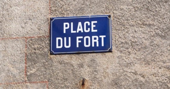 Craponne plaque de la place du For en centre bourg