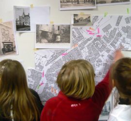 Les enfants des écoles travaillent sur l'évolution du centre bourg de Craponne