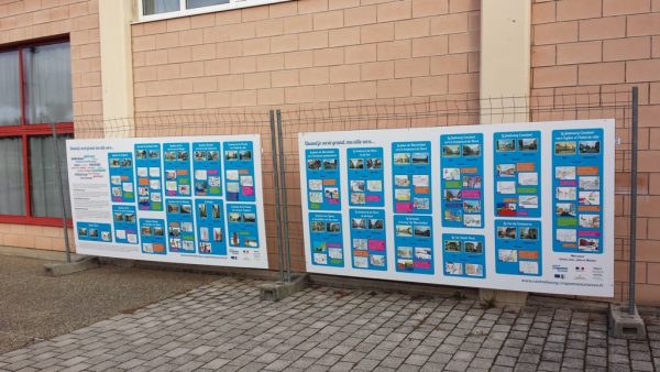 Panneaux des dessins des enfants