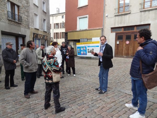 Laurent Mirmand, maire de Craponne, a introduit la visite commentée du centre bourg.