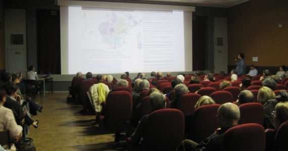 Centrebourg-reunionpublique1-fonddesalle-doc